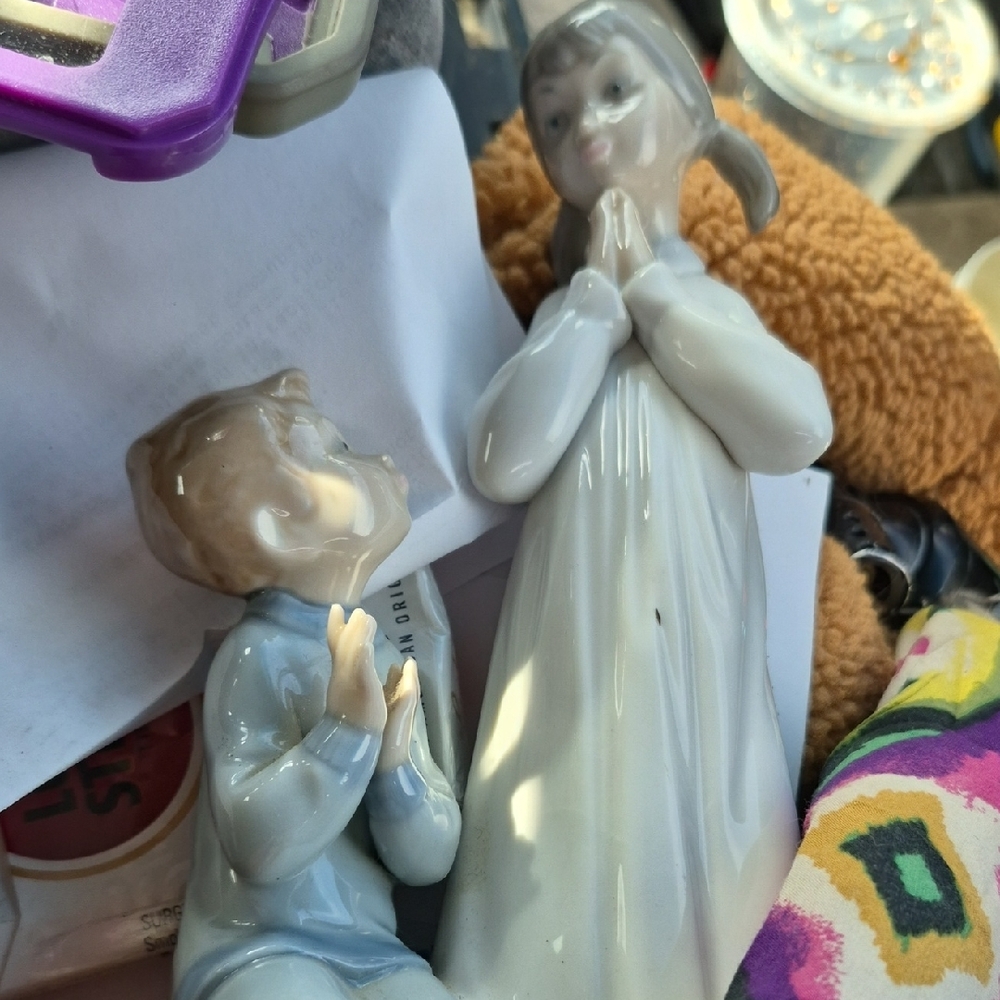 Lladro Porcelain Praying Children Figurine - White and Blue